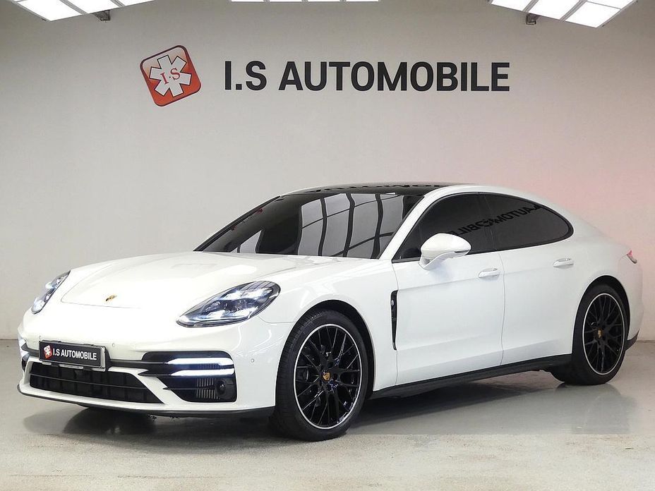 Porsche Panamera 2021
