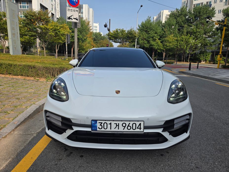 Porsche Panamera 2023