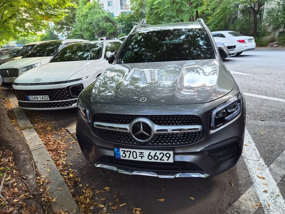 Mercedes-Benz GLB-Class 2023