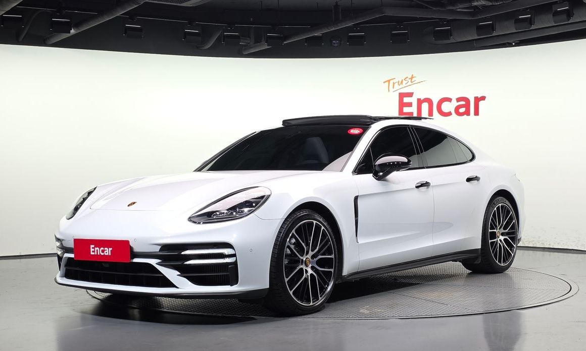 Porsche Panamera 2021