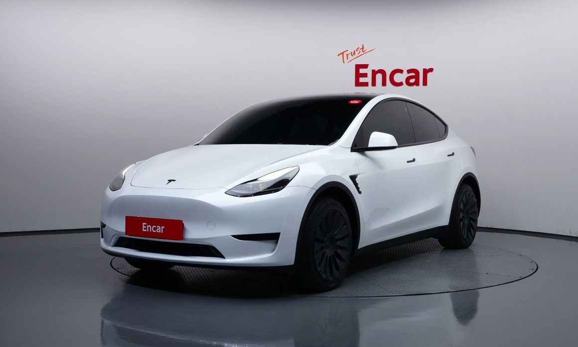 Tesla Model Y 2024