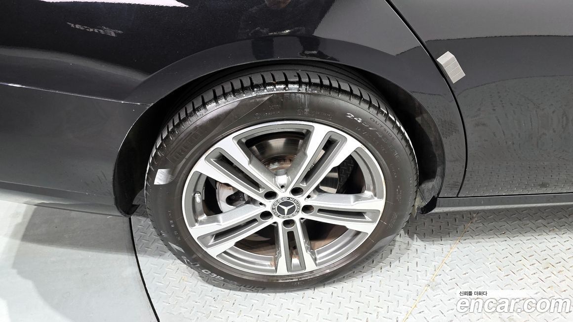 Mercedes-Benz E-Class 2023