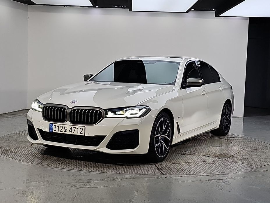 BMW 5-Series 2022