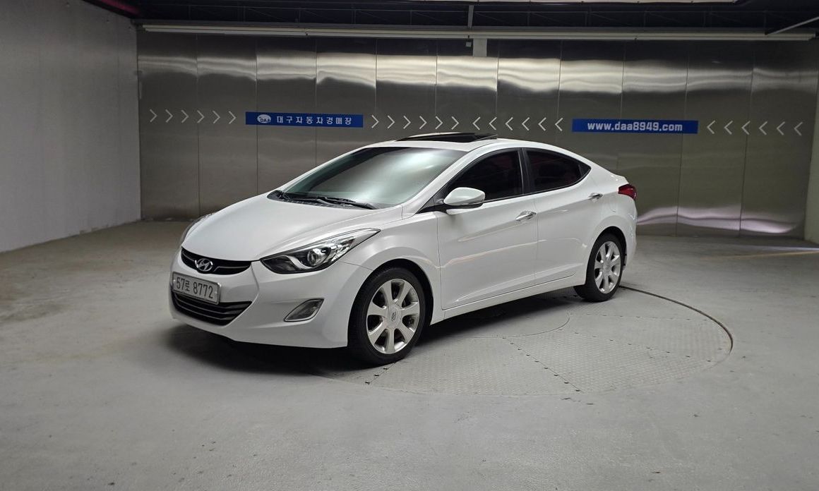 Hyundai AVANTE 2011