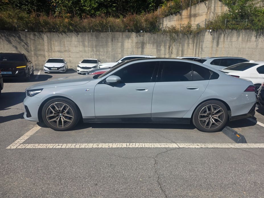 BMW 5-Series 2025