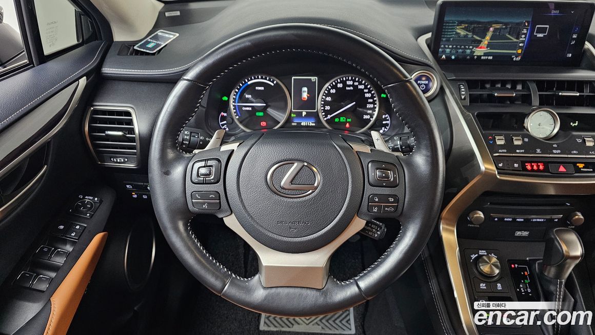 Lexus NX 2021