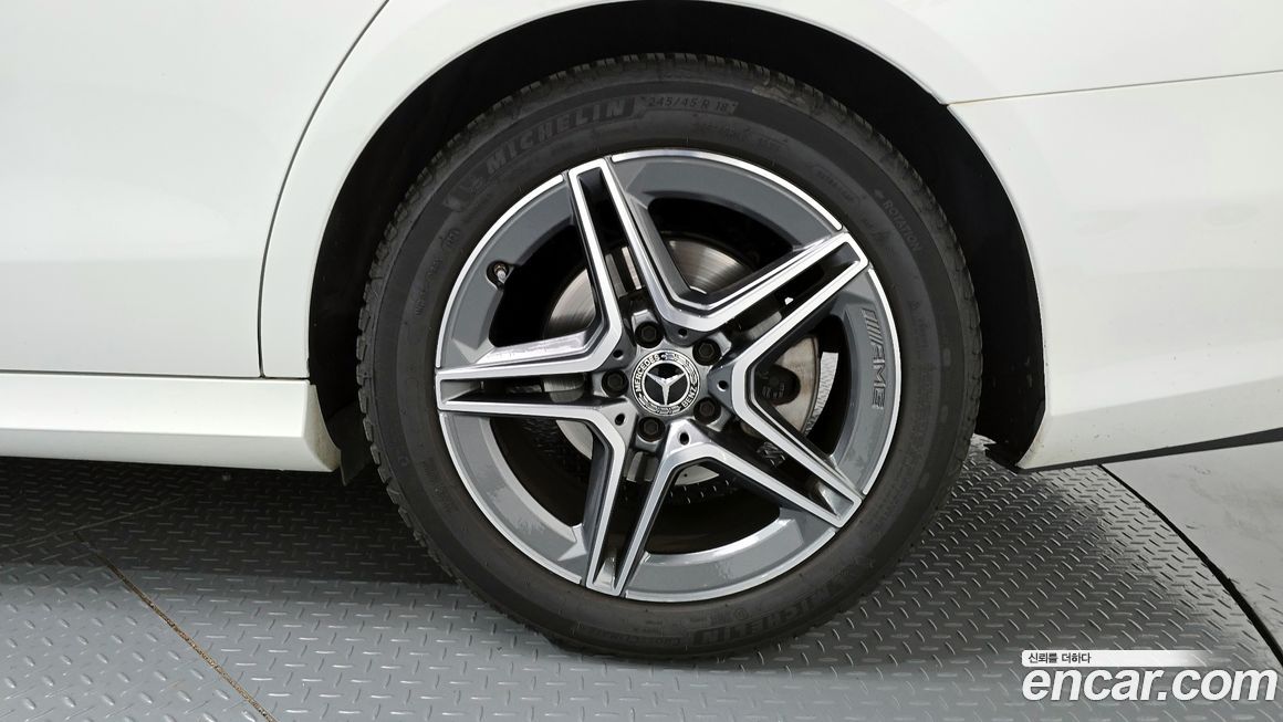 Mercedes-Benz E-Class 2023