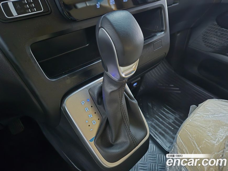 Hyundai Staria 2025