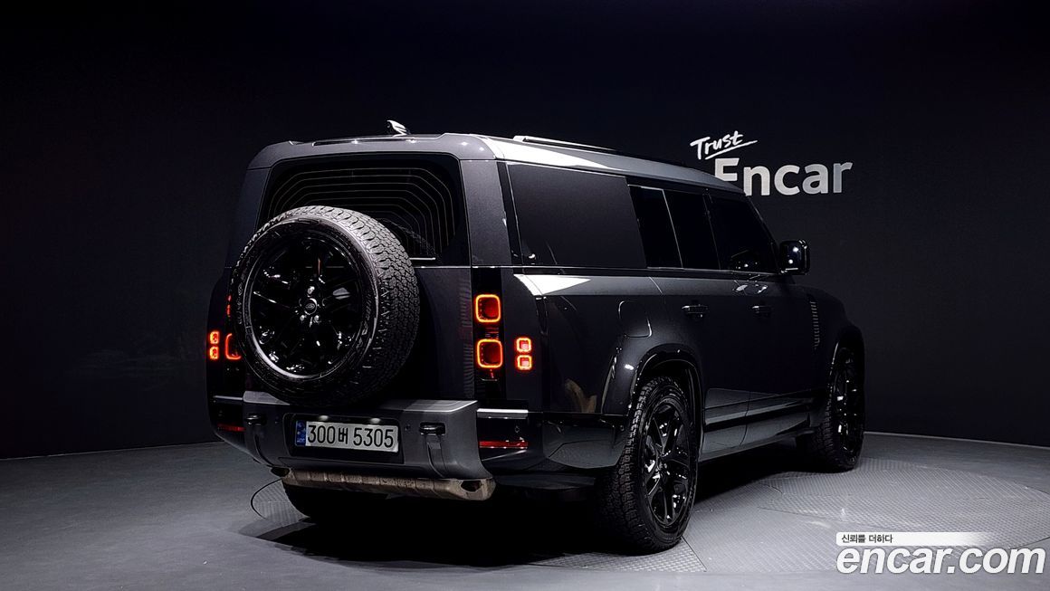 Land Rover Defender 2024