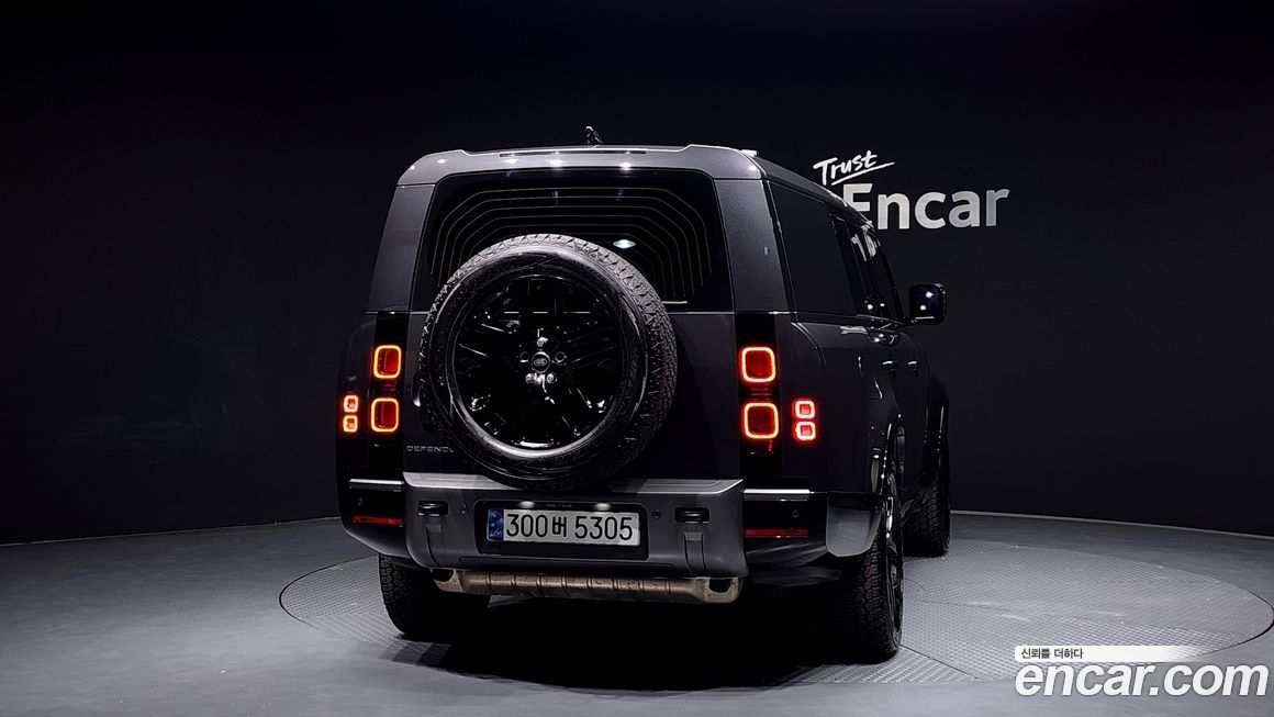 Land Rover Defender 2024