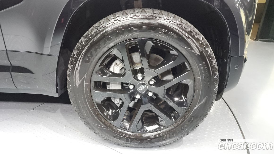 Land Rover Defender 2024