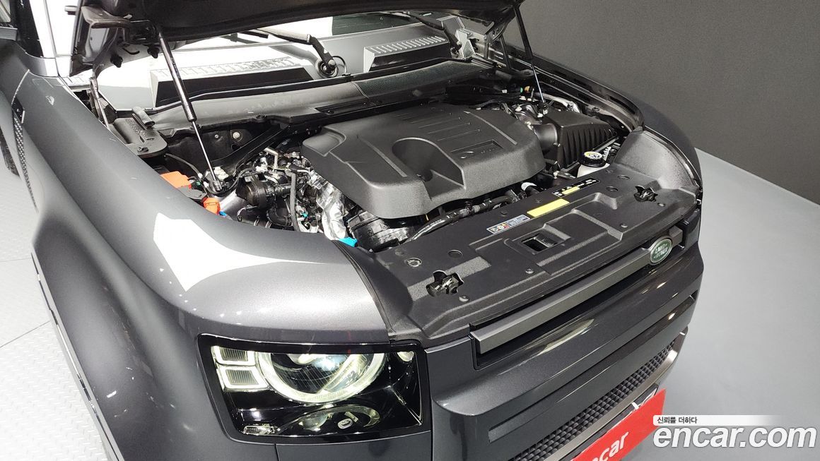 Land Rover Defender 2024