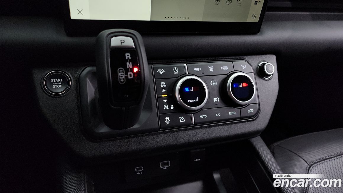 Land Rover Defender 2024