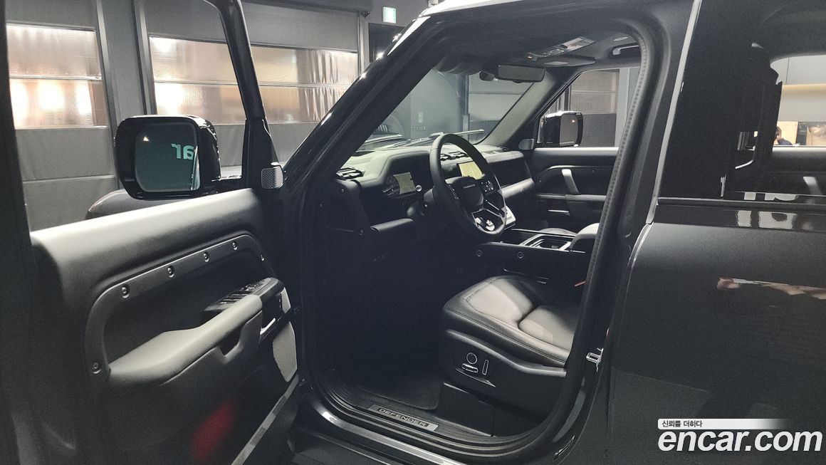 Land Rover Defender 2024