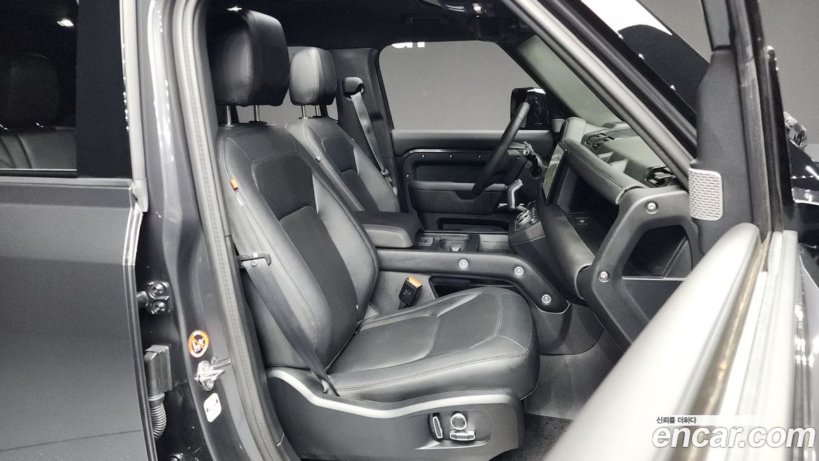 Land Rover Defender 2024