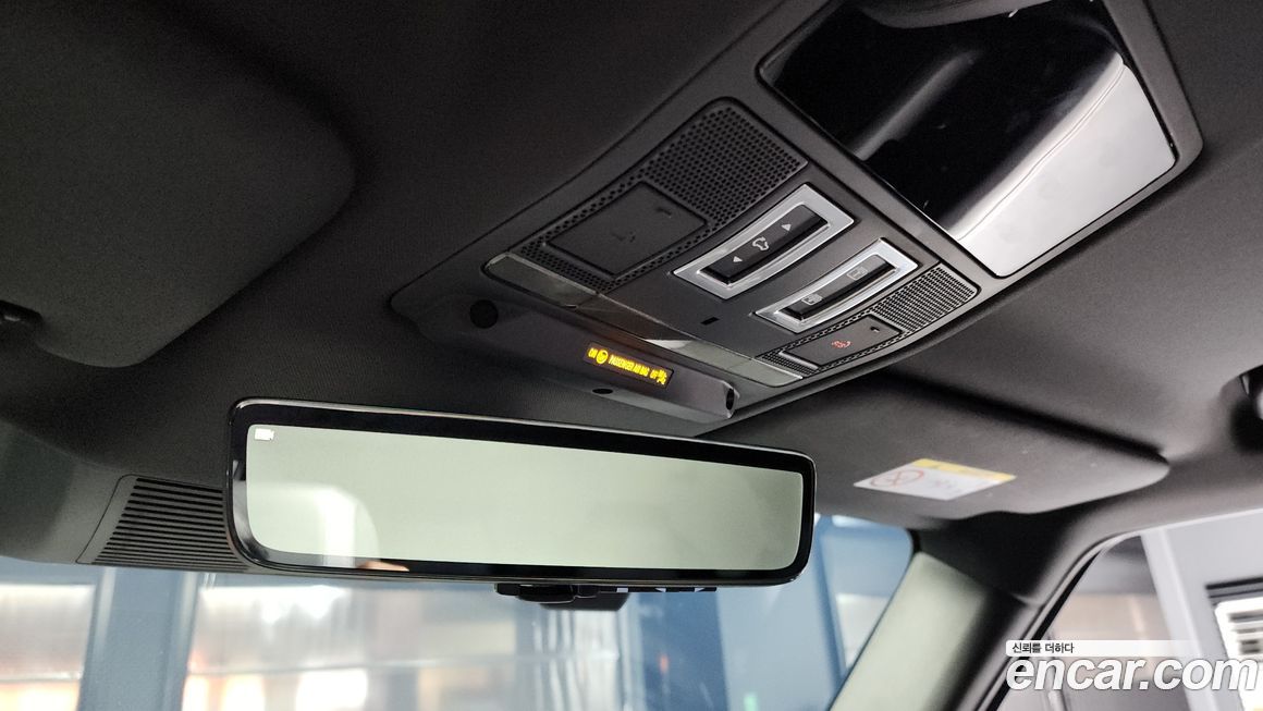 Land Rover Defender 2024