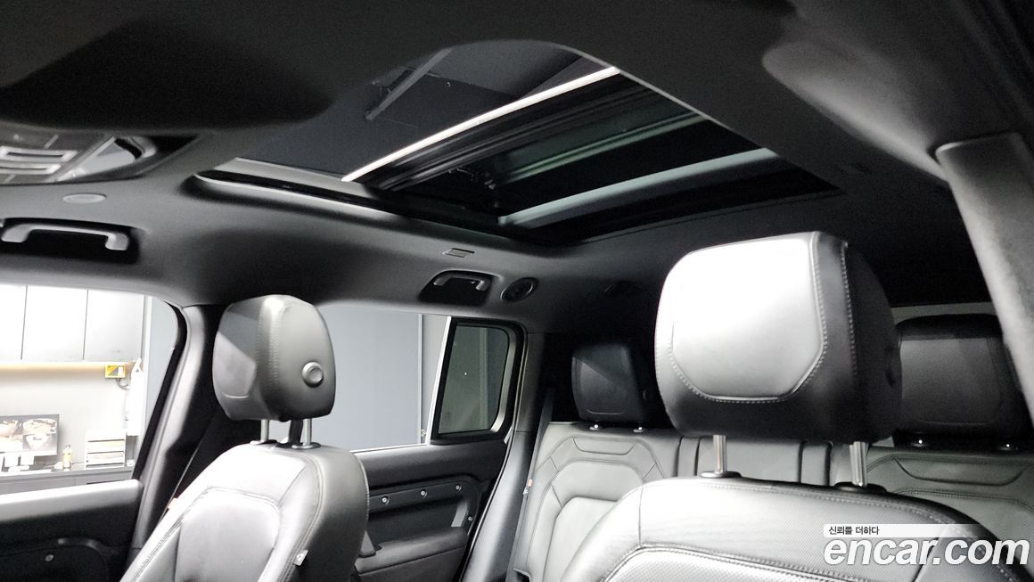 Land Rover Defender 2024