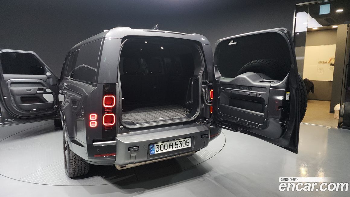 Land Rover Defender 2024