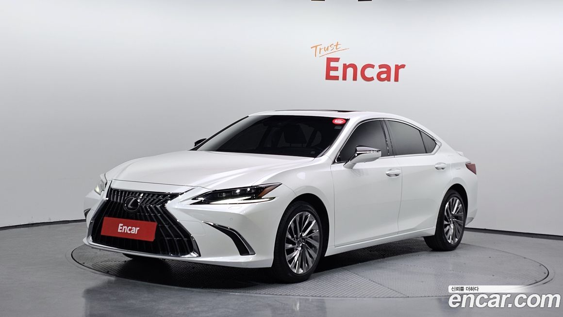 Lexus ES 2025