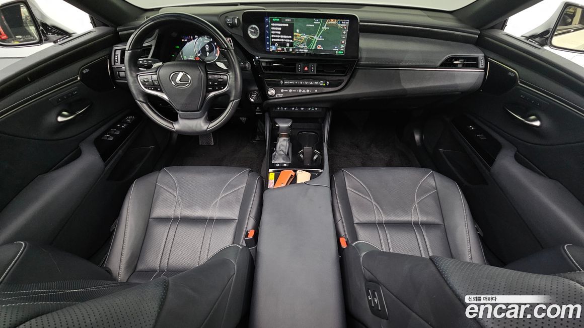 Lexus ES 2025