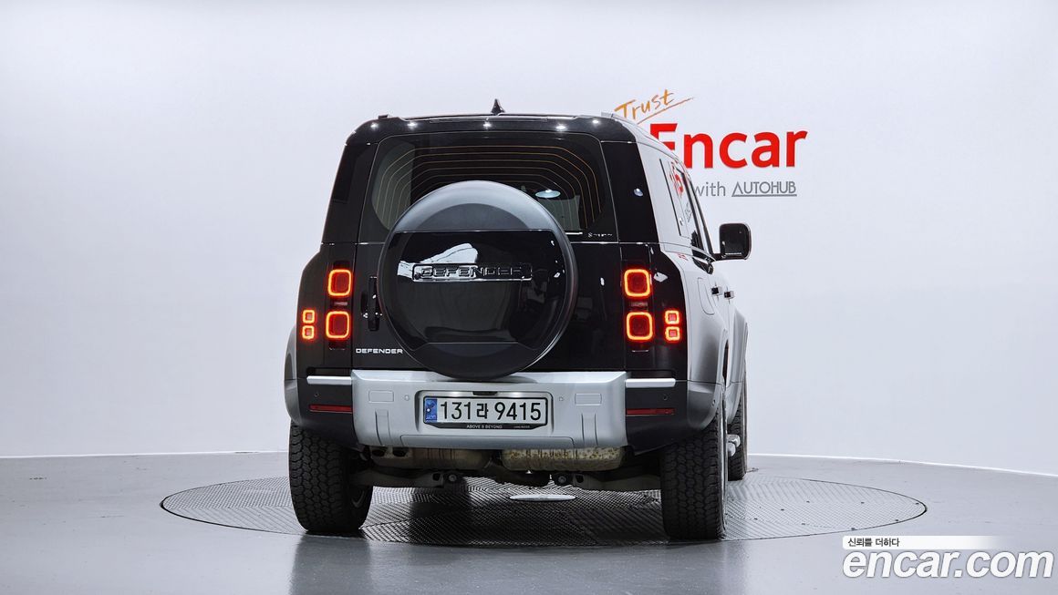 Land Rover Defender 2024