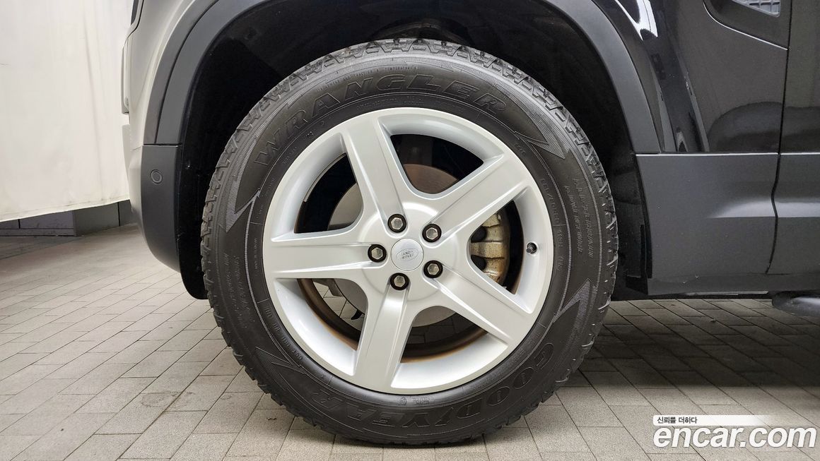 Land Rover Defender 2024