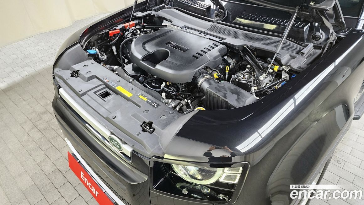 Land Rover Defender 2024