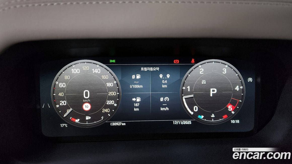 Land Rover Defender 2024