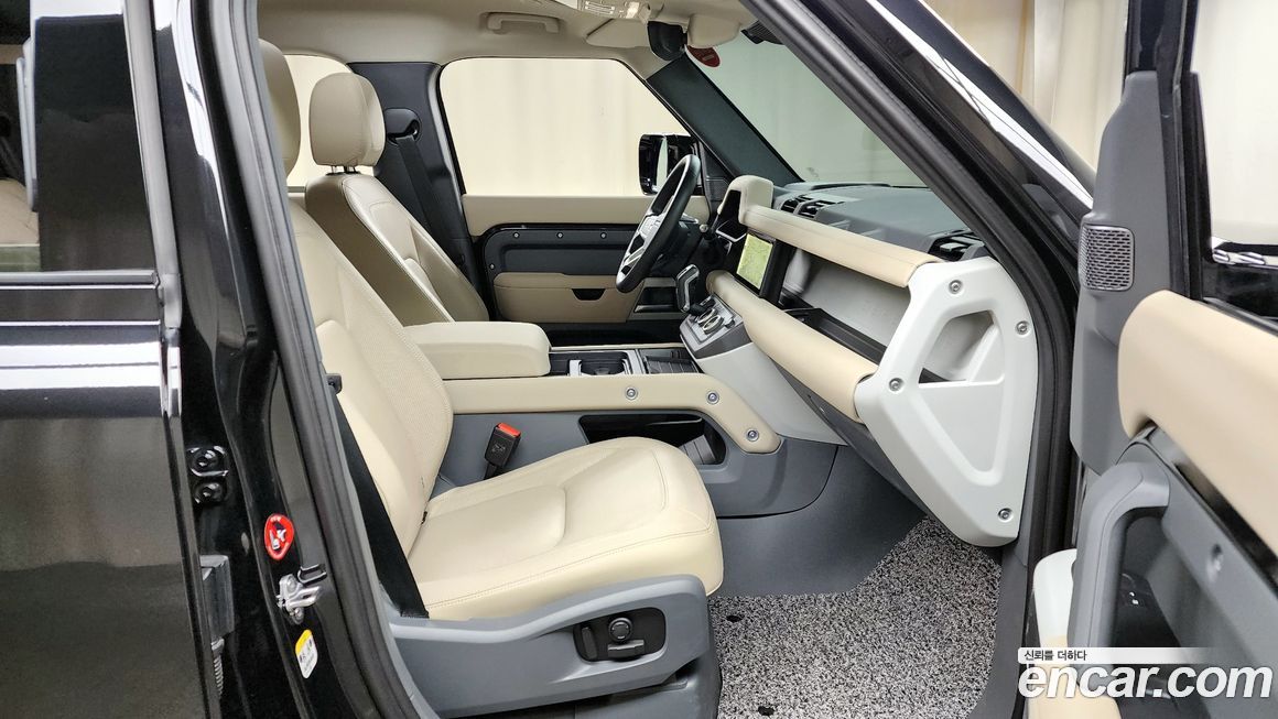 Land Rover Defender 2024