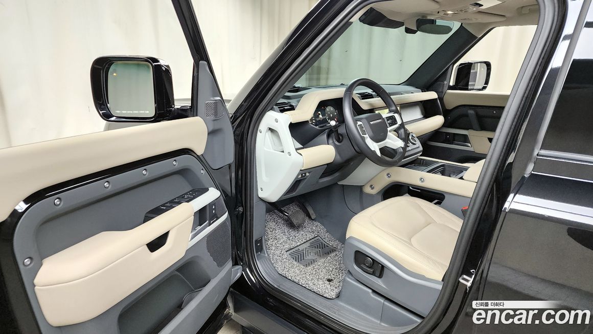 Land Rover Defender 2024