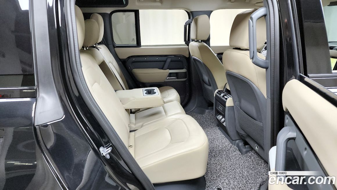 Land Rover Defender 2024