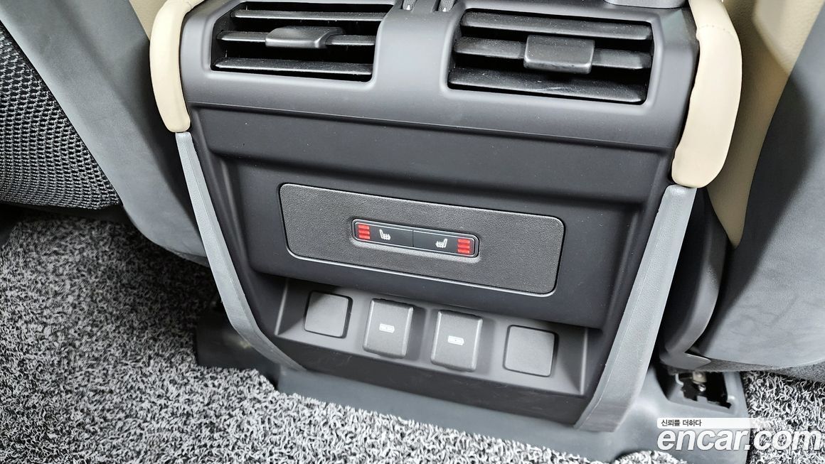 Land Rover Defender 2024