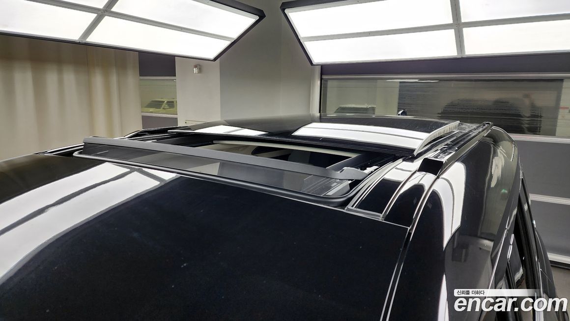 Land Rover Defender 2024