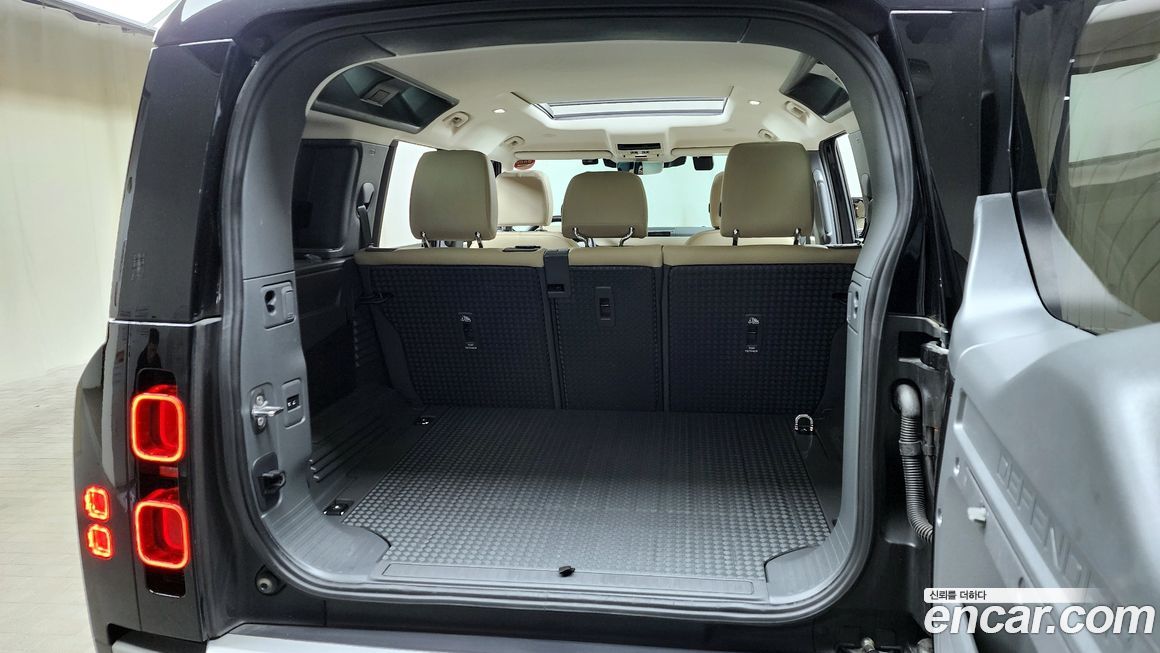 Land Rover Defender 2024