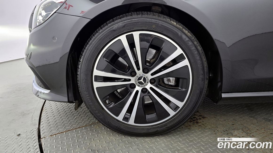 Mercedes-Benz E-Class 2021