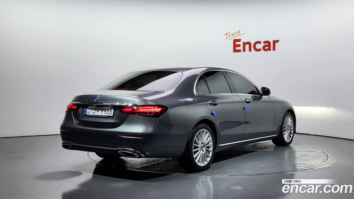 Mercedes-Benz E-Class 2022