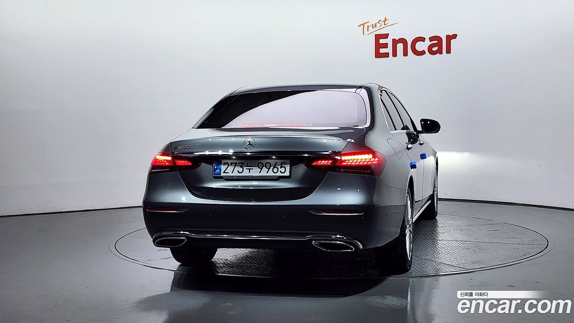 Mercedes-Benz E-Class 2022