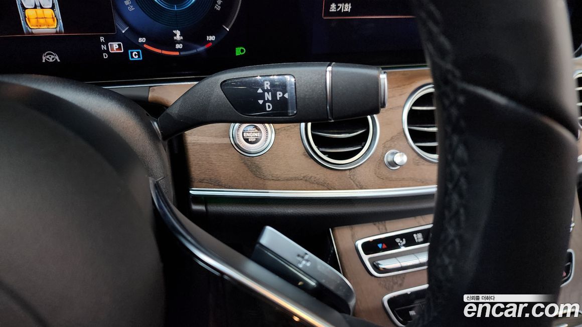 Mercedes-Benz E-Class 2022