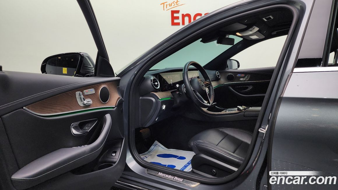 Mercedes-Benz E-Class 2022