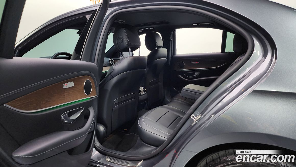 Mercedes-Benz E-Class 2022