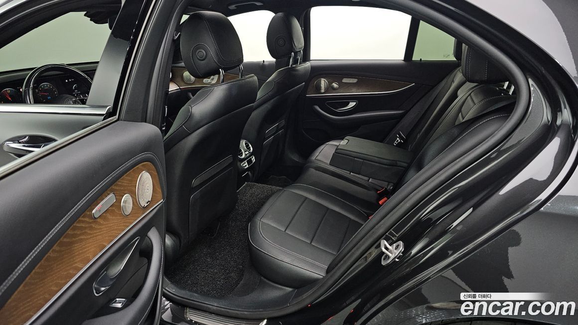 Mercedes-Benz E-Class 2021