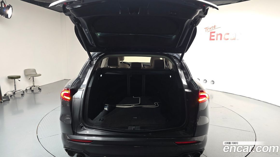 Maserati Grecale 2023