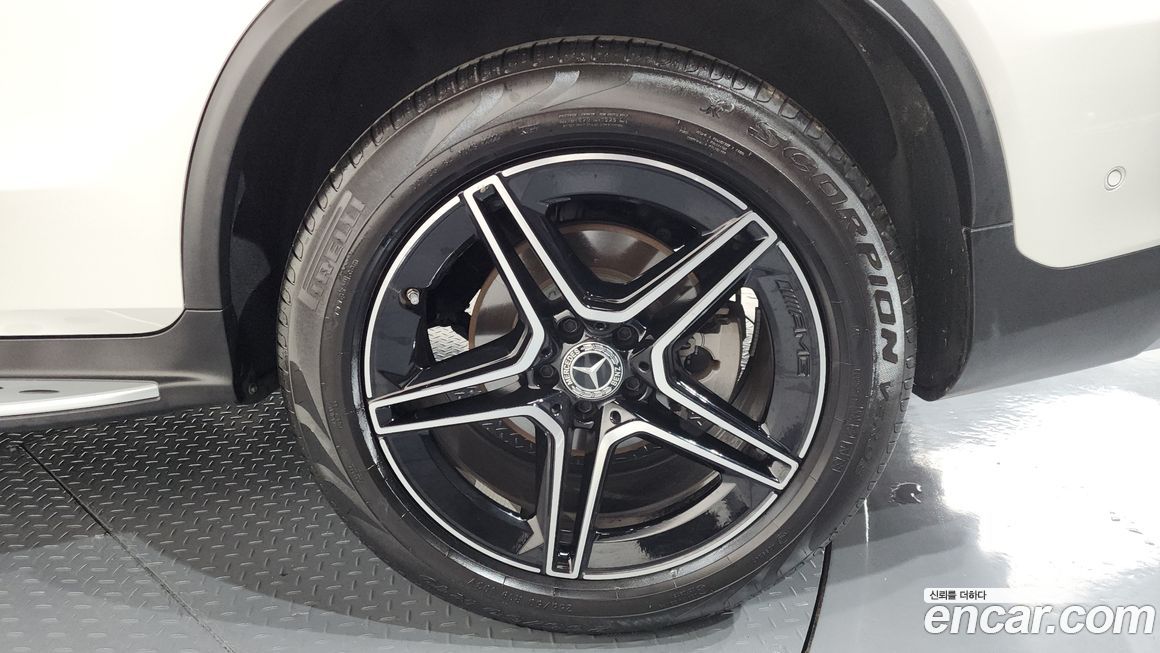 Mercedes-Benz GLC-Class 2023