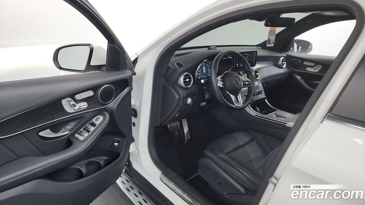 Mercedes-Benz GLC-Class 2023