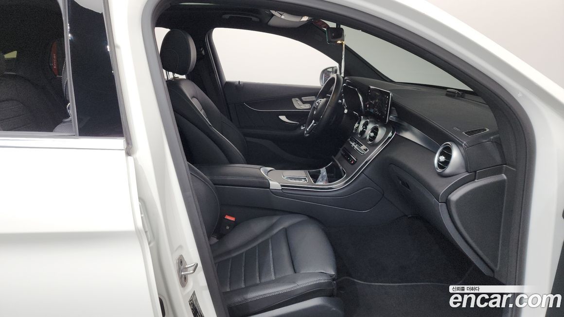 Mercedes-Benz GLC-Class 2023