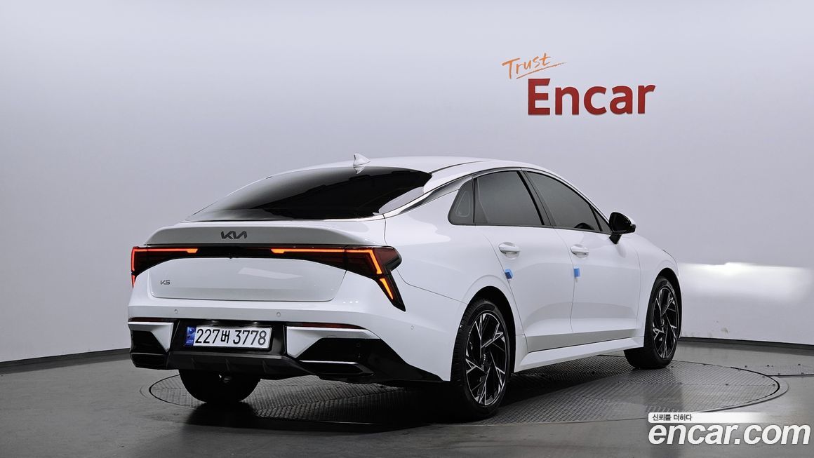 Kia K5 2025