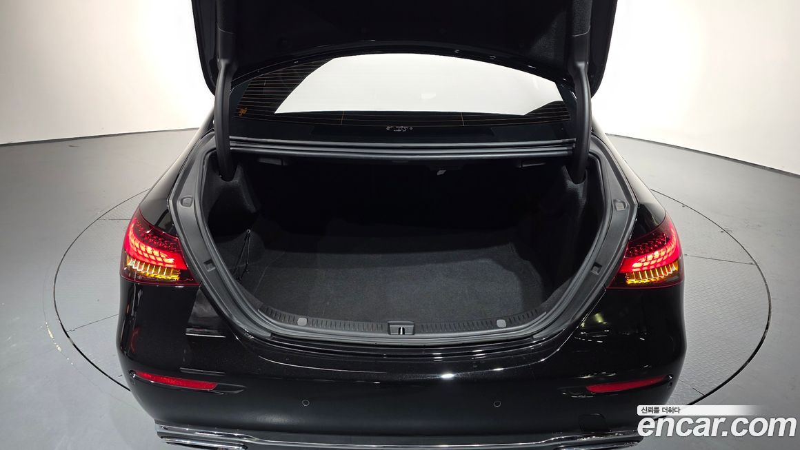 Mercedes-Benz E-Class 2021