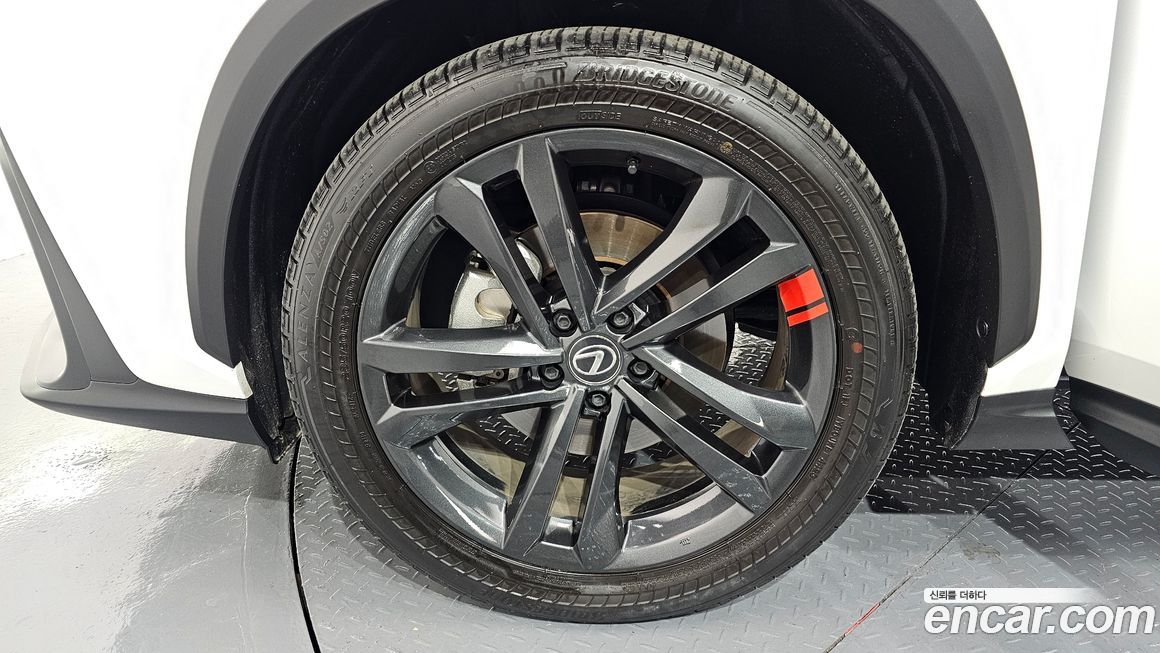 Lexus NX 2024