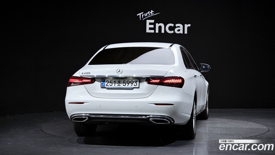 Mercedes-Benz E-Class 2023