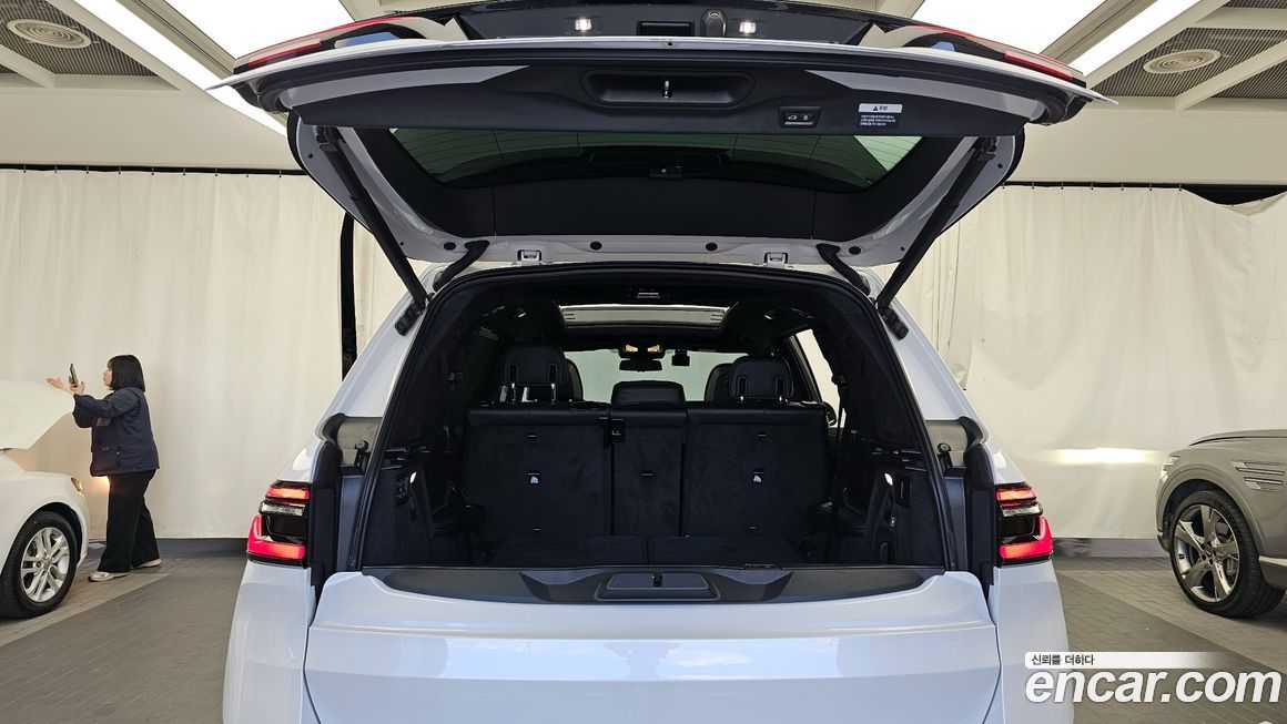 BMW X7 2025
